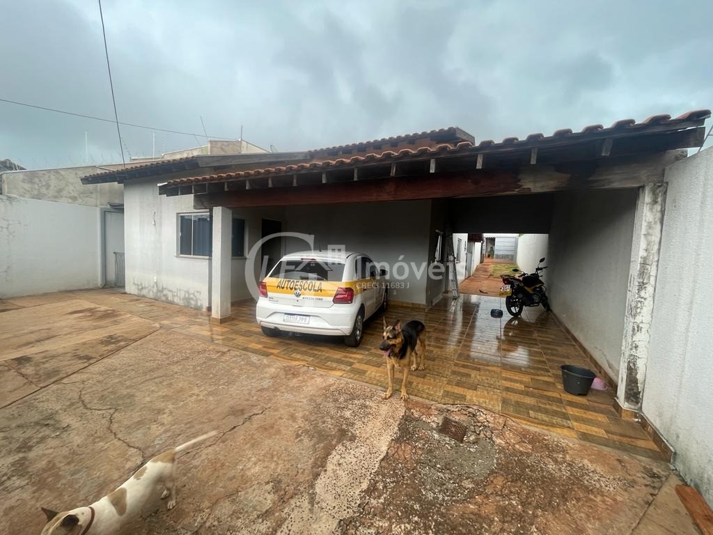 Imóvel à venda em Campo Grande-MS: Casa de 4 quartos na Vila Marli, com suíte, 2 salas, 3 banheiros, 6 vagas e 220m². Confira!