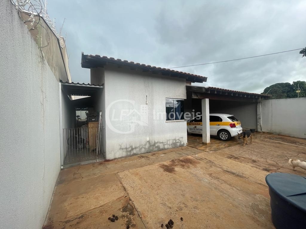 Imóvel à venda em Campo Grande-MS: Casa de 4 quartos na Vila Marli, com suíte, 2 salas, 3 banheiros, 6 vagas e 220m². Confira!