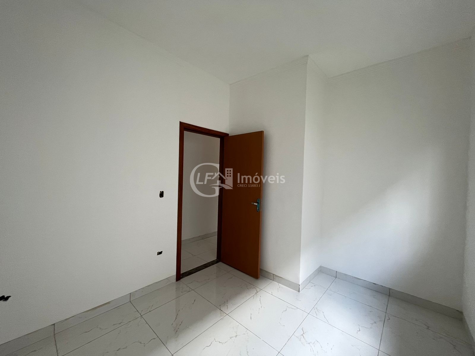 Ampla casa nova - 1 suíte e 2 quartos