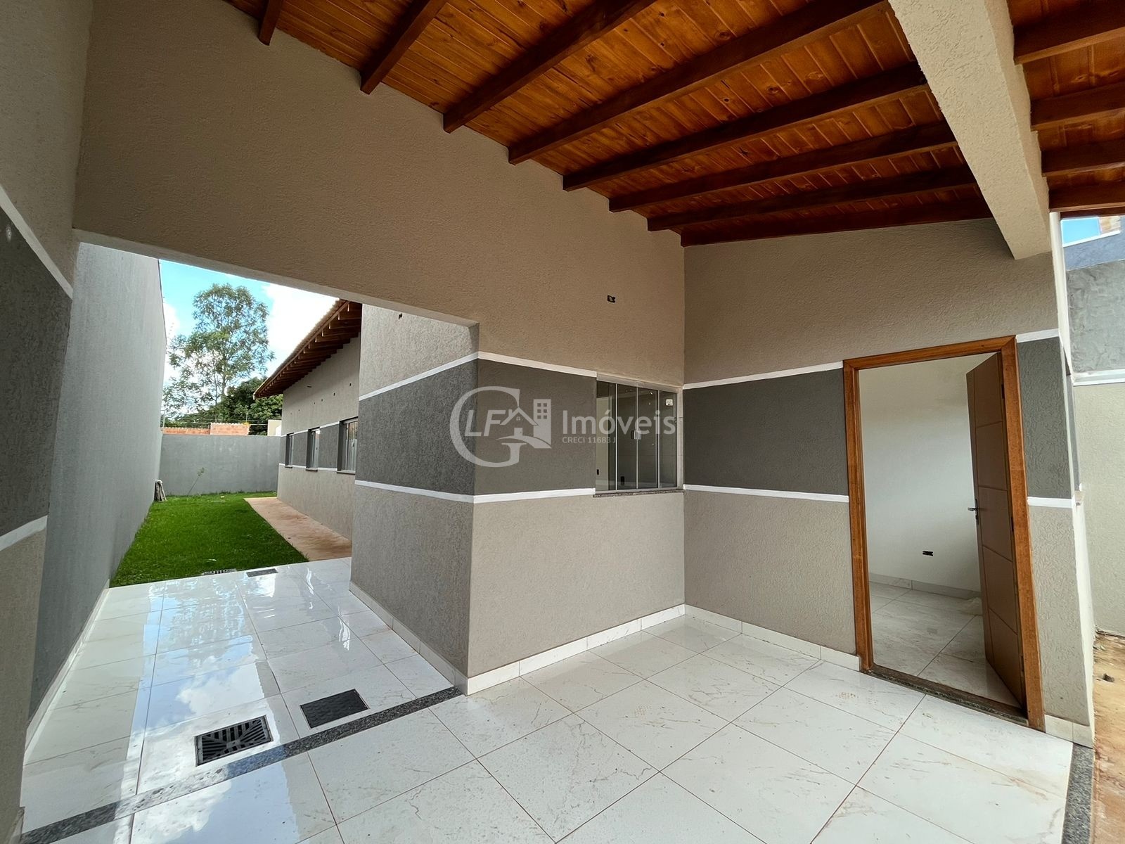 Ampla casa nova - 1 suíte e 2 quartos