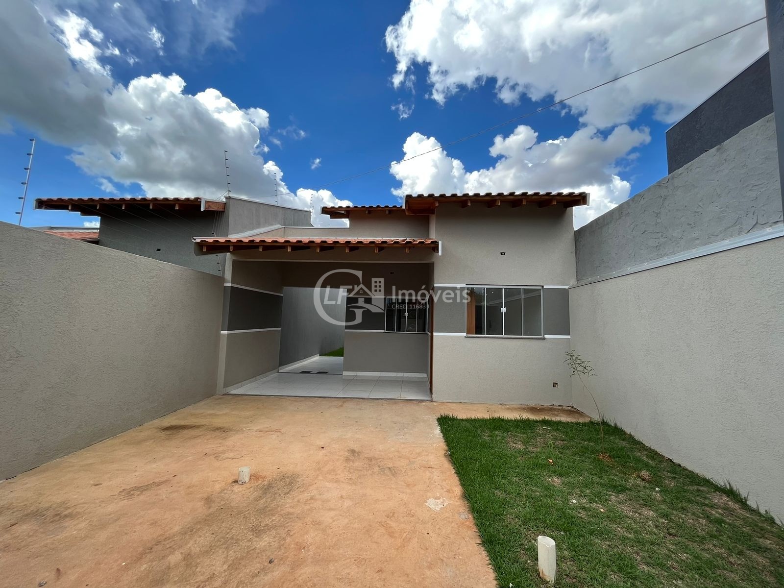 Ampla casa nova - 1 suíte e 2 quartos