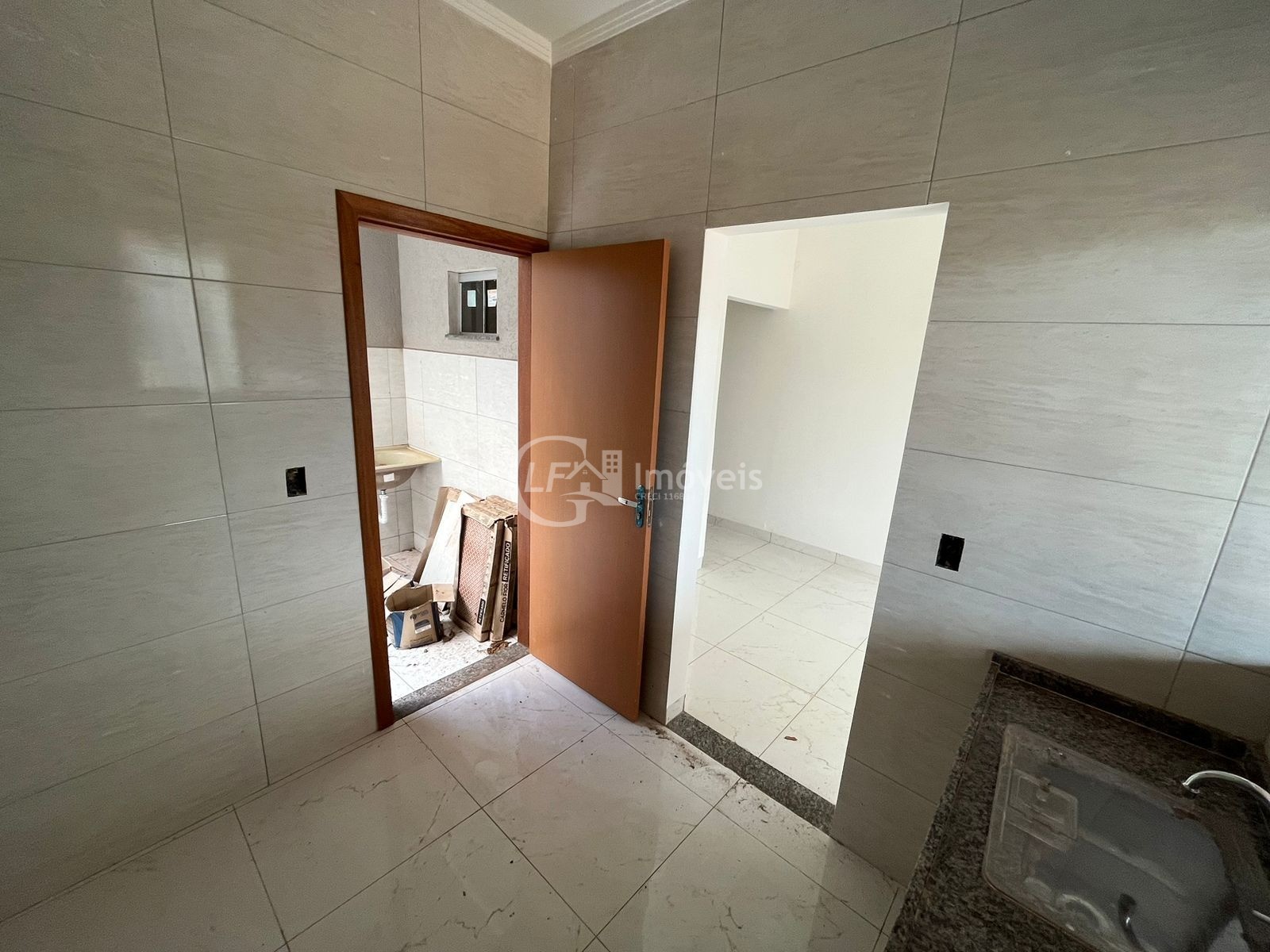 Ampla casa nova - 1 suíte e 2 quartos