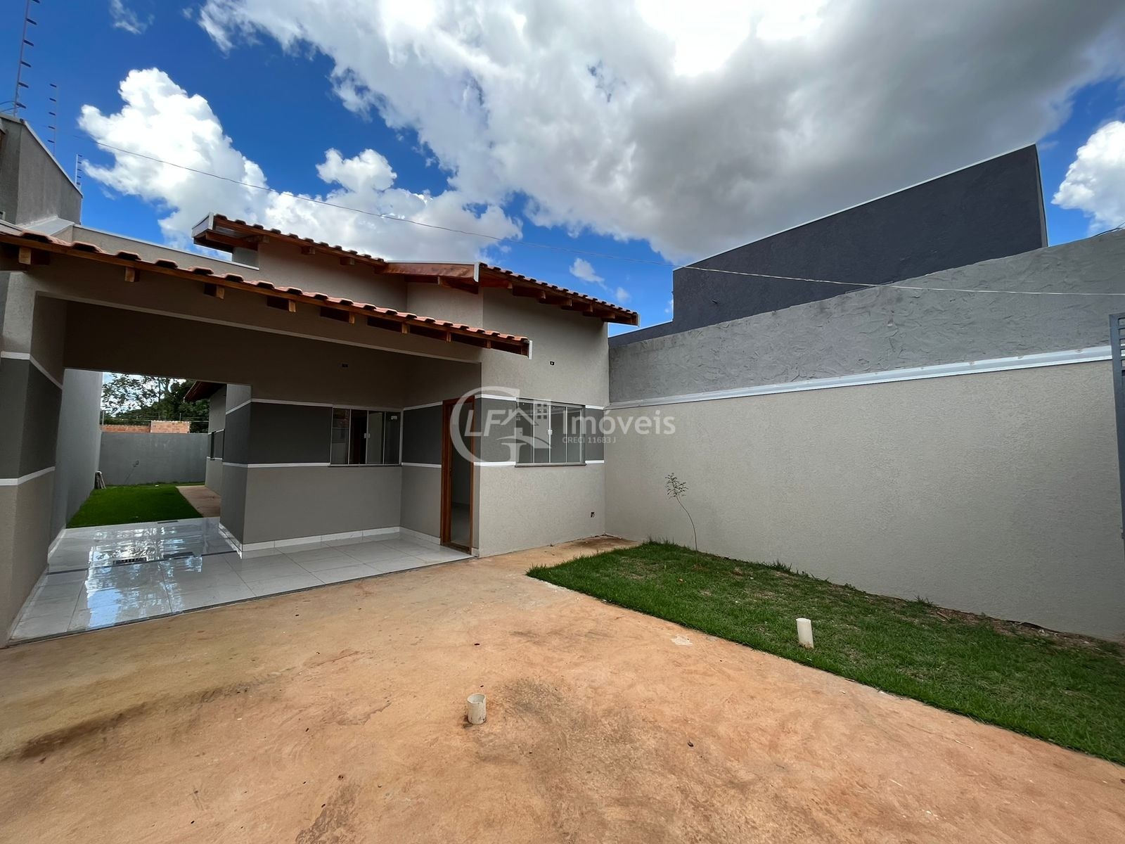 Ampla casa nova - 1 suíte e 2 quartos