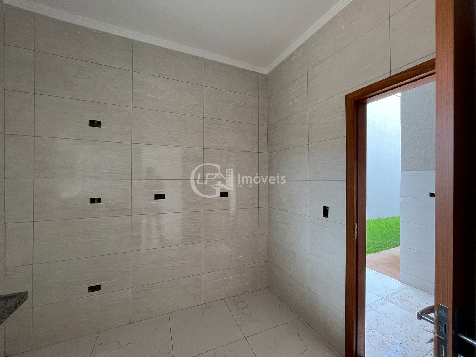 Ampla casa nova - 1 suíte e 2 quartos