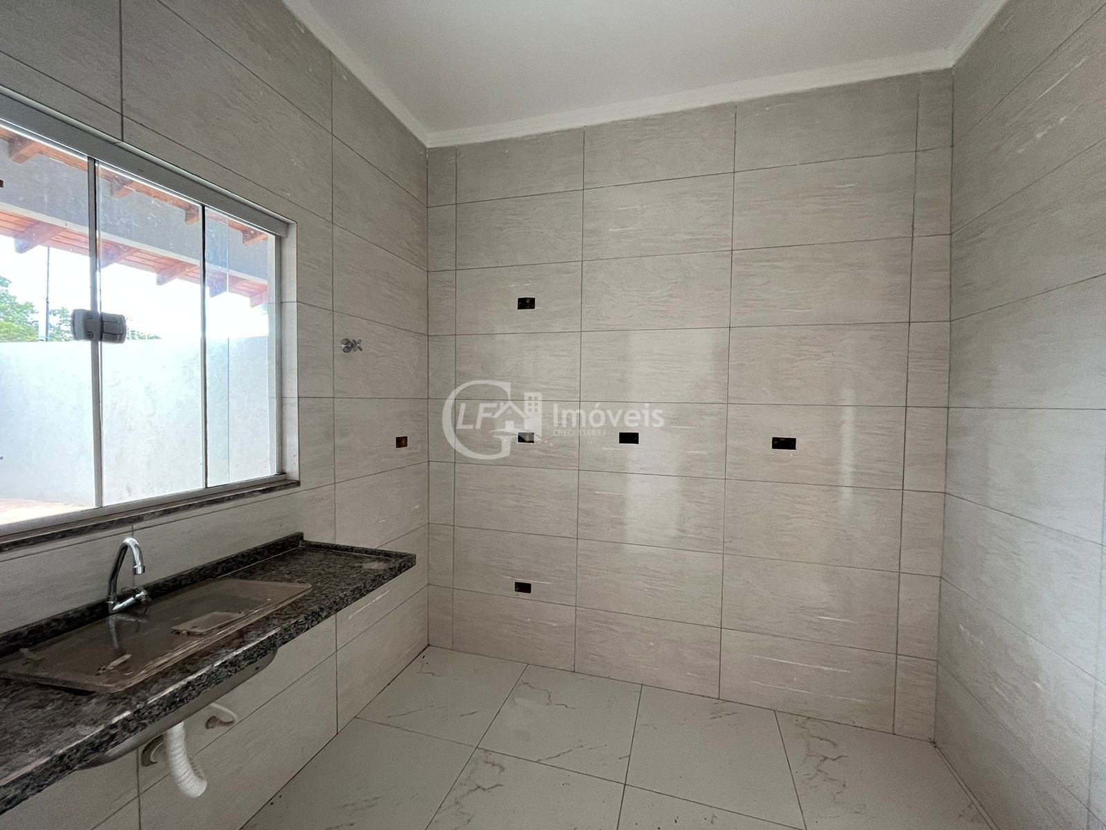 Ampla casa nova - 1 suíte e 2 quartos