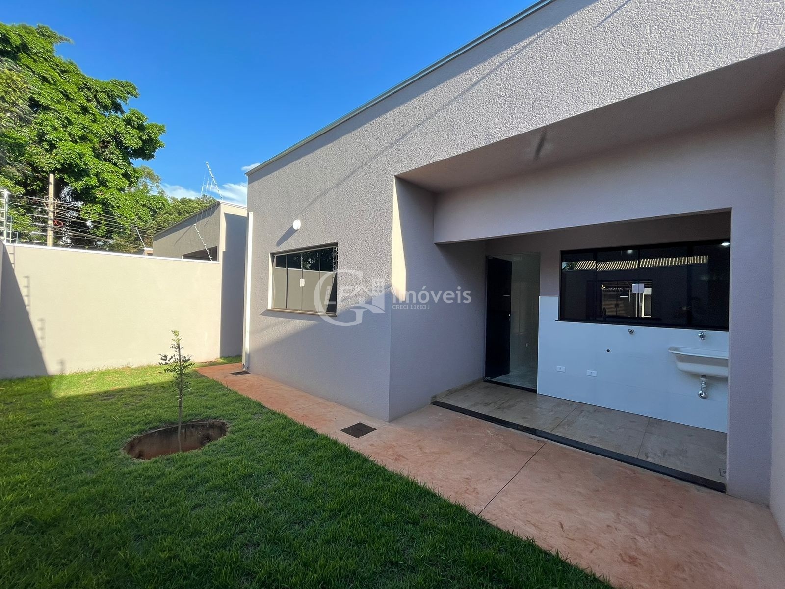 Linda casa nova com energia fotovoltaica
