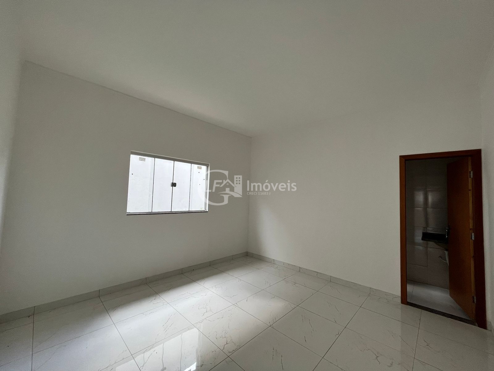 Ampla casa nova - 1 suíte e 2 quartos