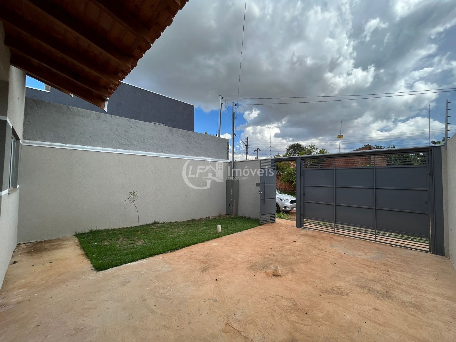 Ampla casa nova - 1 suíte e 2 quartos