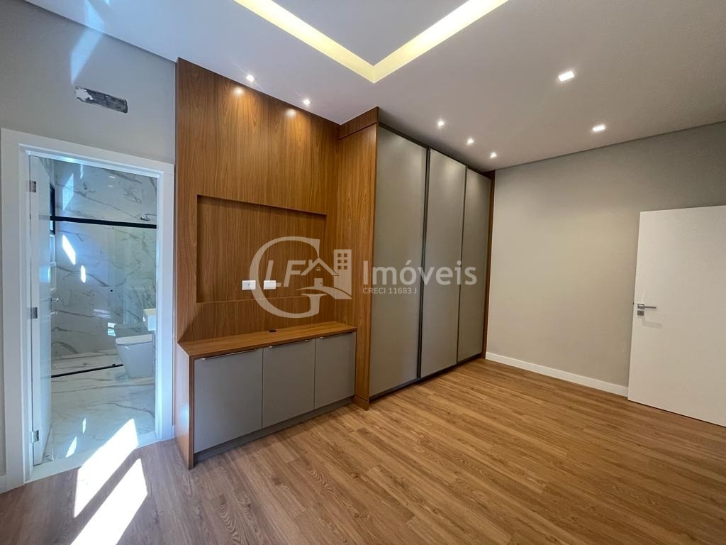 Casa Térrea Alphaville 01 - 01 suíte + 02 Apartamentos