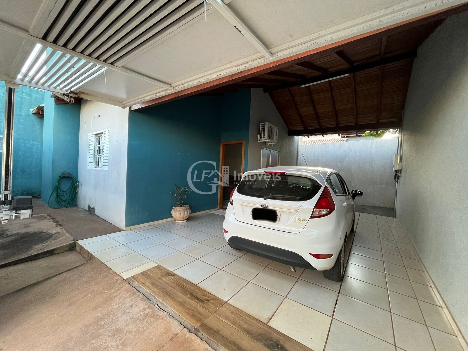 Linda casa de esquina com 4 suítes