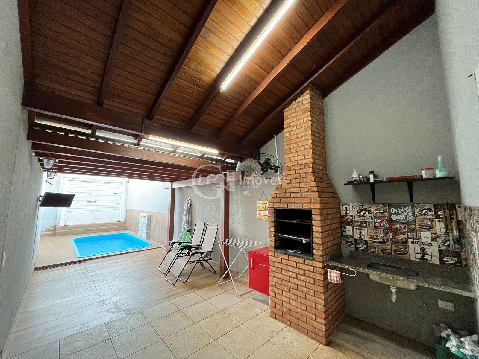 Linda casa de esquina com 4 suítes