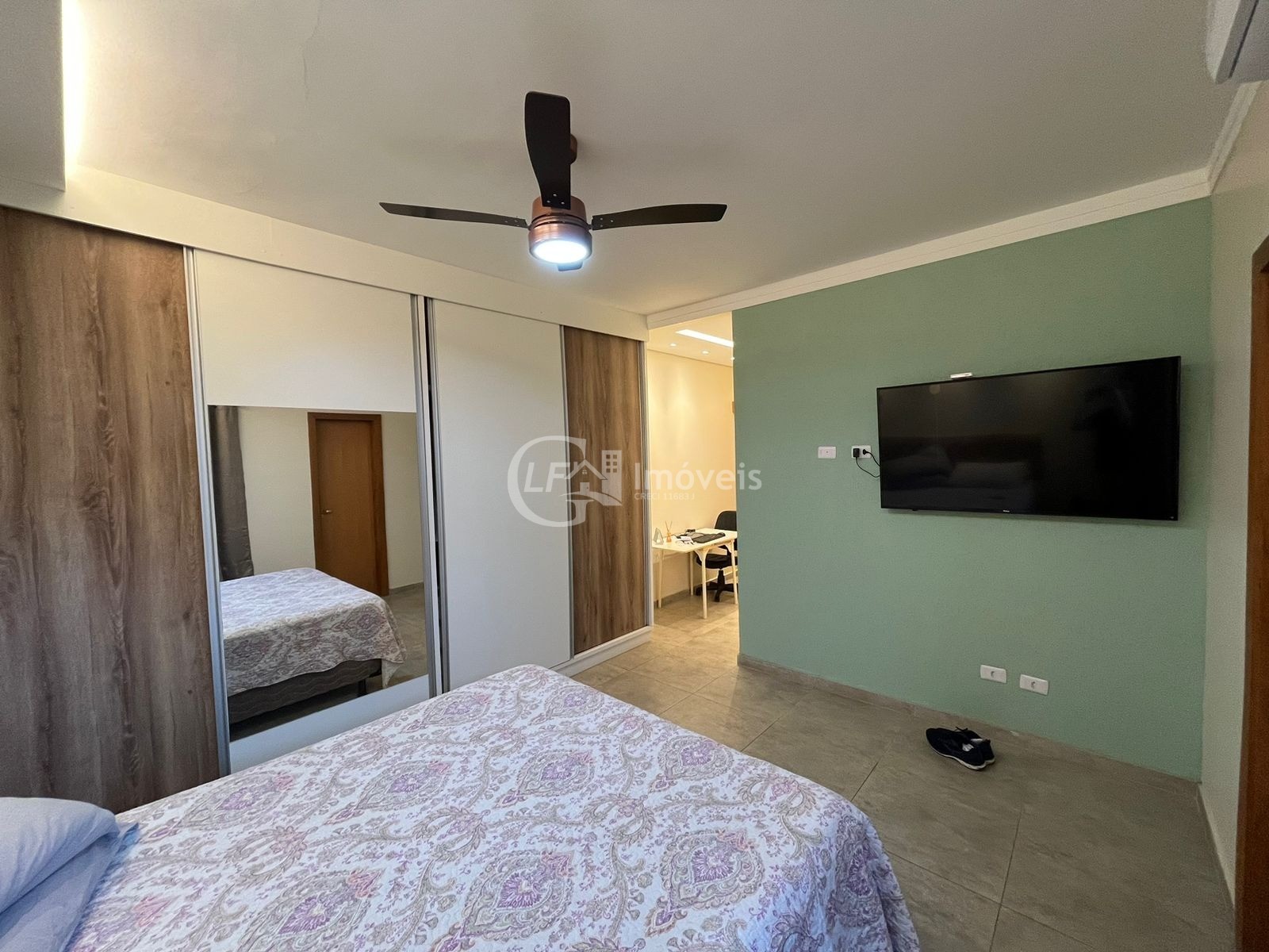 Linda casa de esquina com 4 suítes