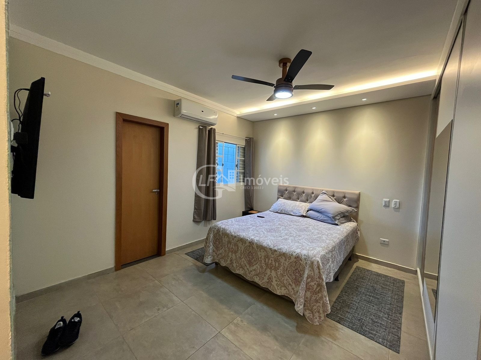 Linda casa de esquina com 4 suítes