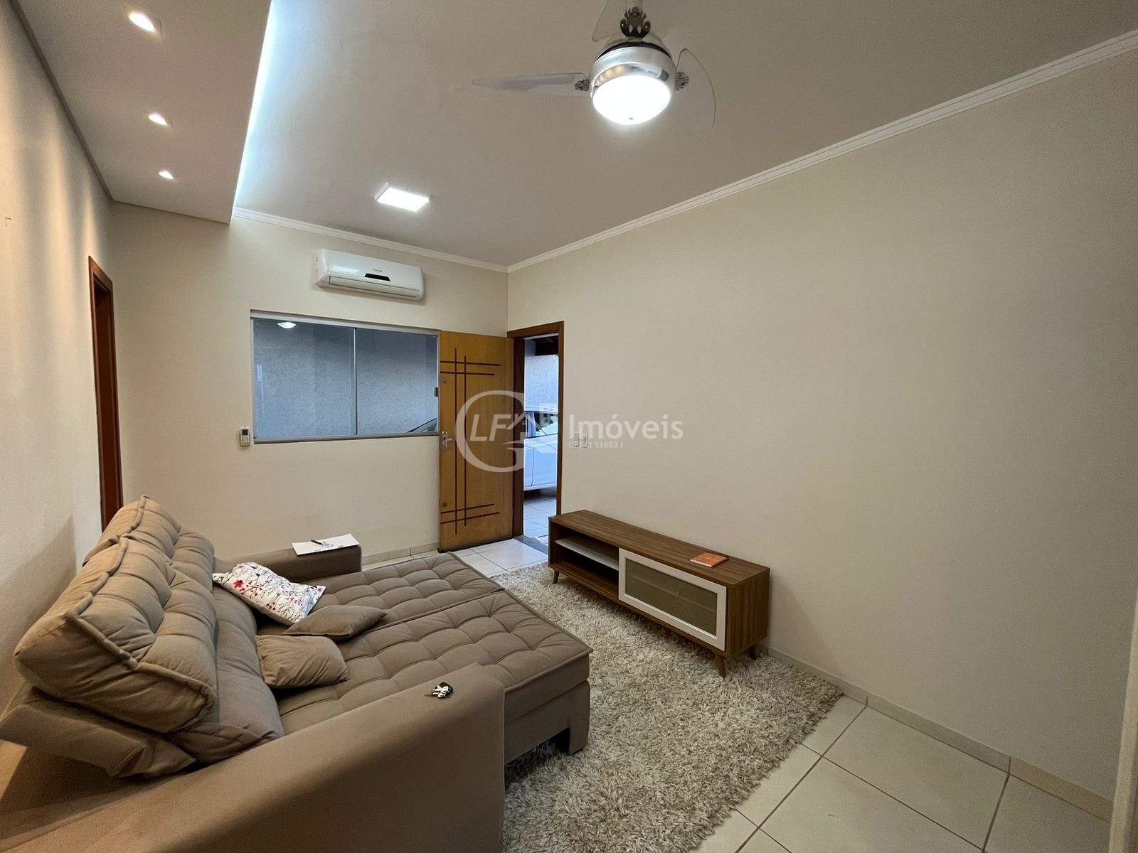 Linda casa de esquina com 4 suítes