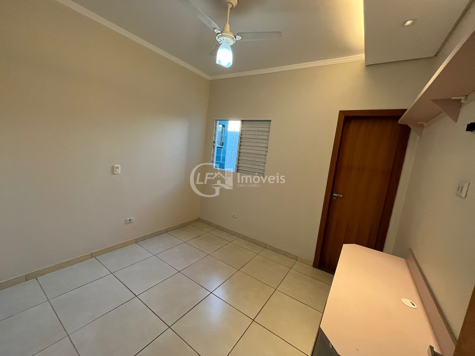 Linda casa de esquina com 4 suítes