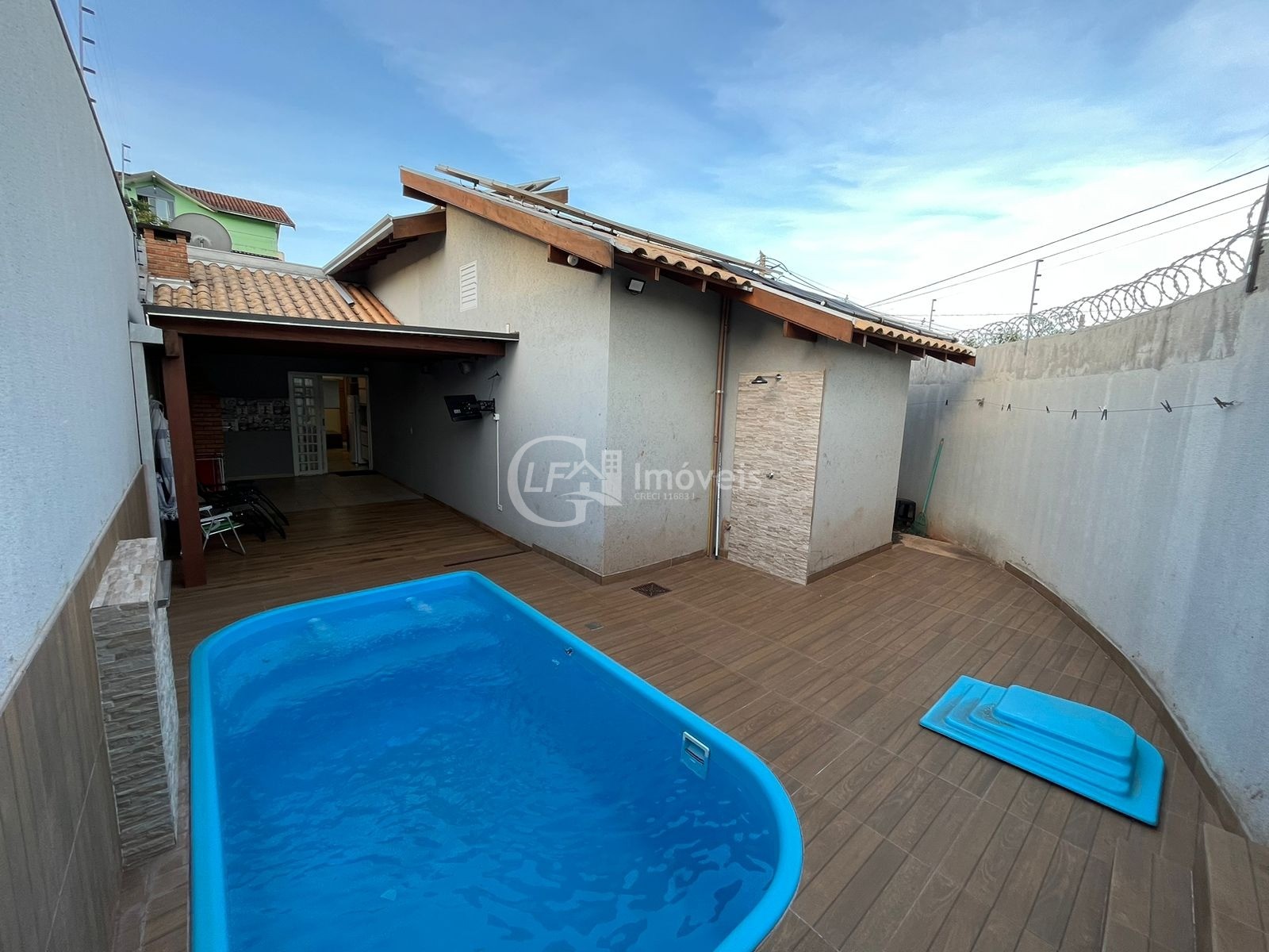 Linda casa de esquina com 4 suítes