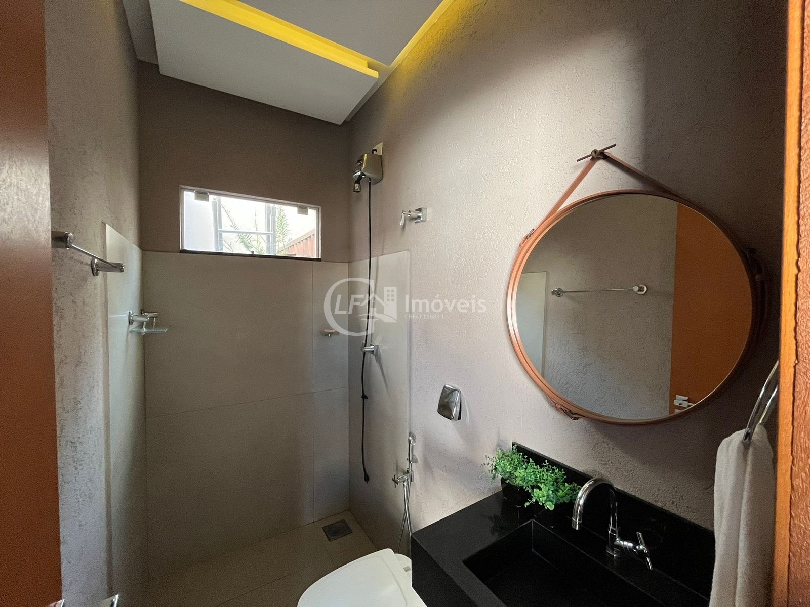 Linda casa com 3 suítes e sala de cinema - foto 34