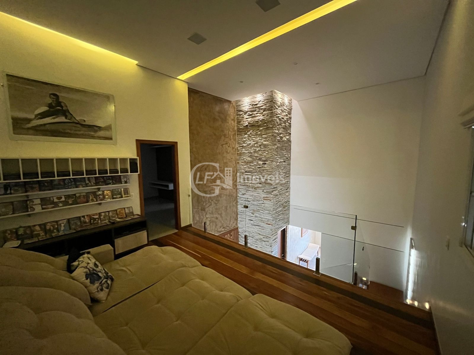 Linda casa com 3 suítes e sala de cinema