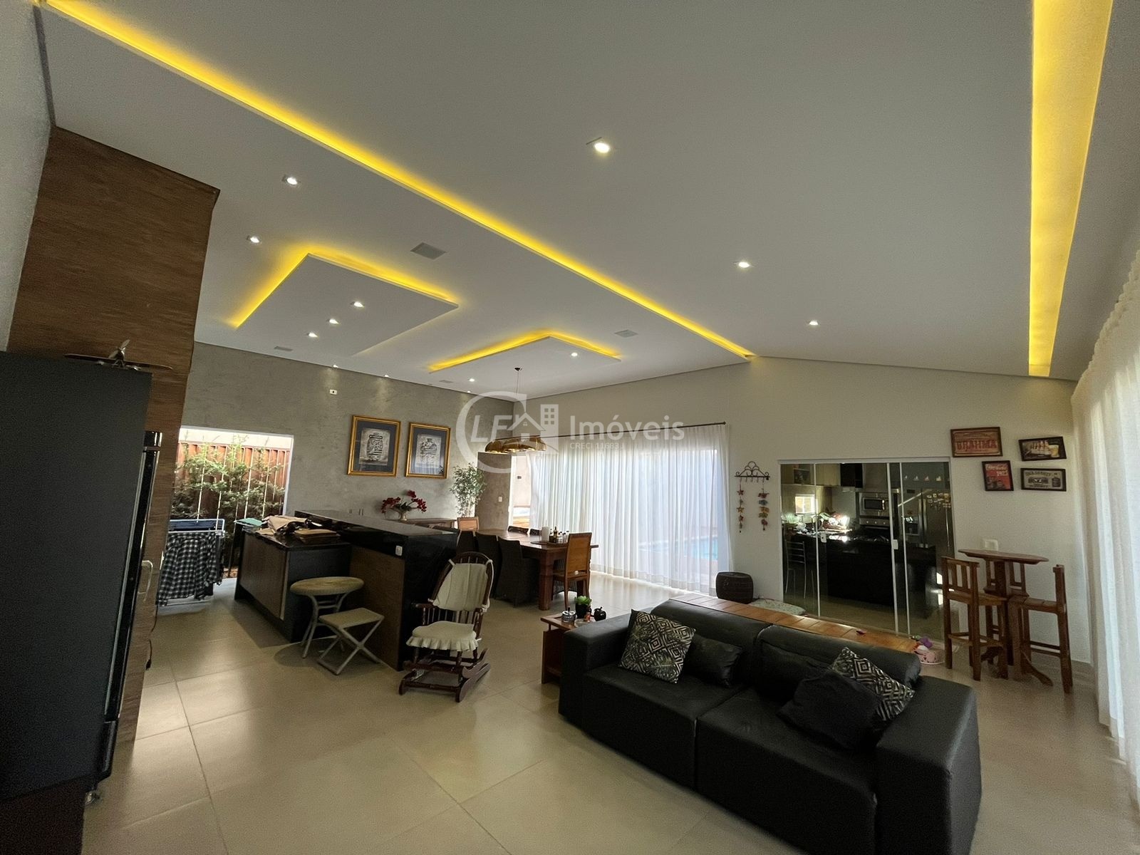 Linda casa com 3 suítes e sala de cinema - foto 28