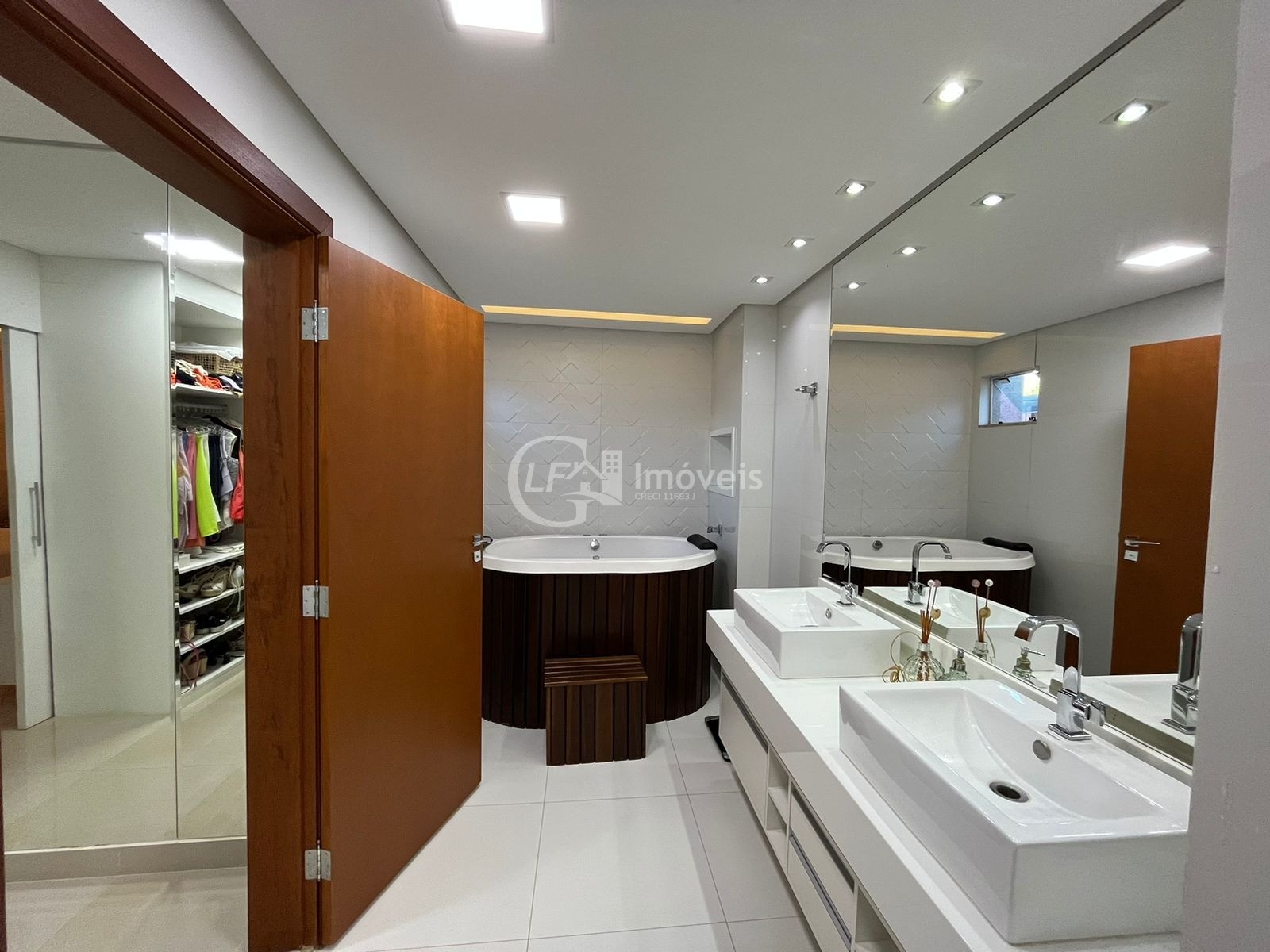 Linda casa com 3 suítes e sala de cinema - foto 25