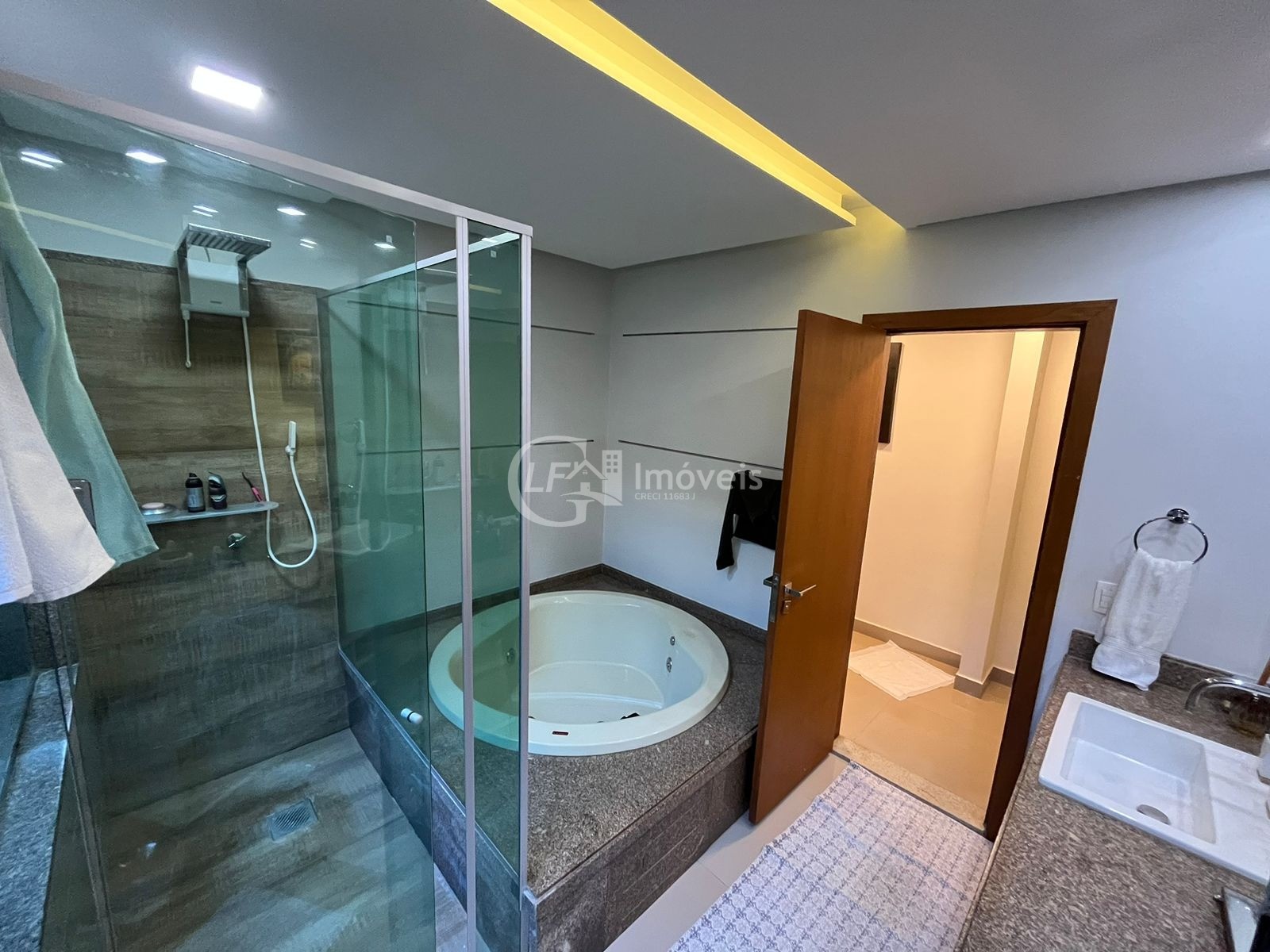 Linda casa com 3 suítes e sala de cinema - foto 20