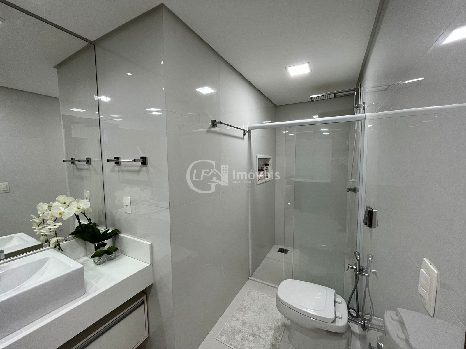 Linda casa com 3 suítes e sala de cinema - foto 23