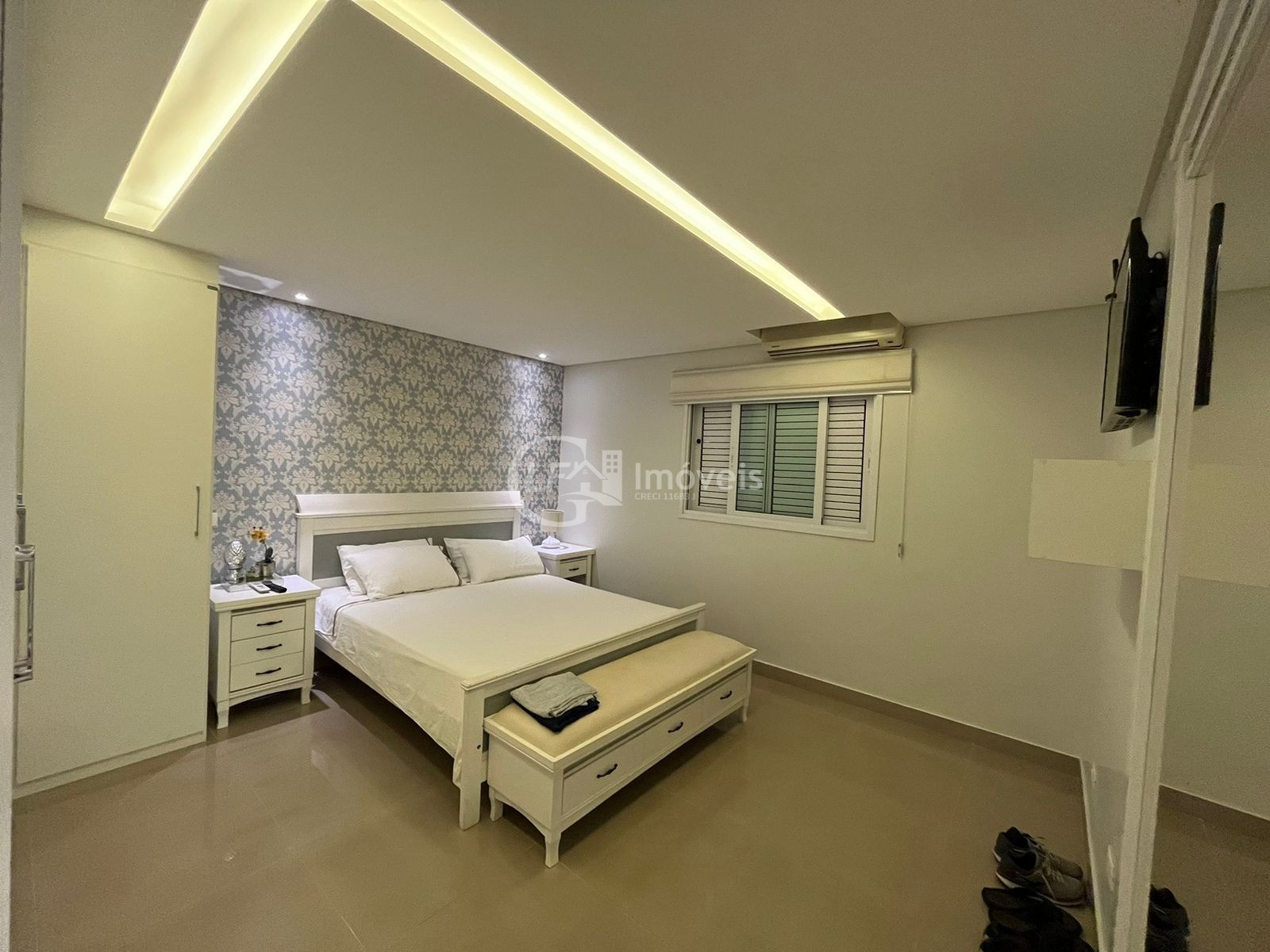 Linda casa com 3 suítes e sala de cinema