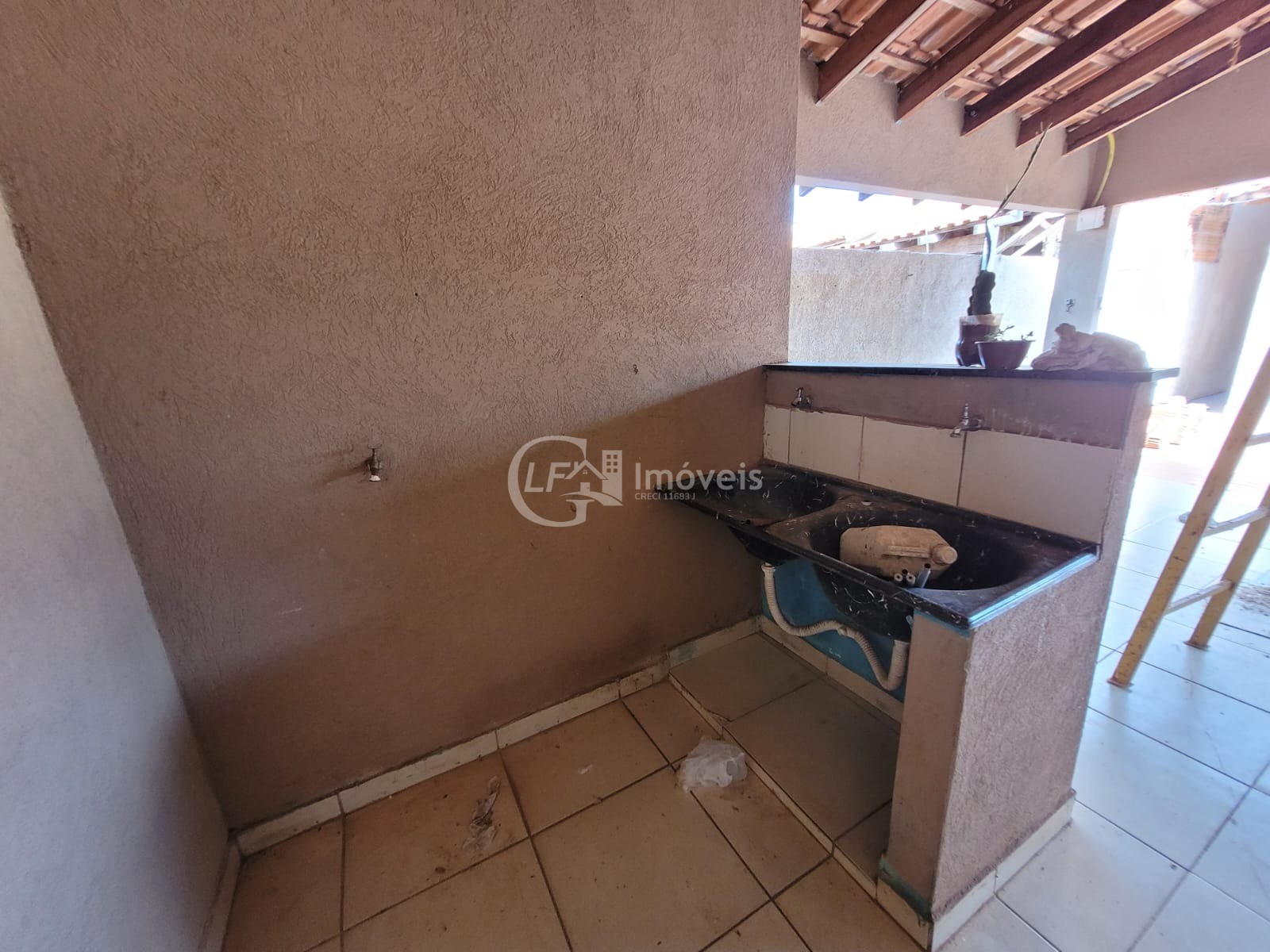 Casa à venda em campo grande-ms: 2 quartos, 1 sala, 1 banhei