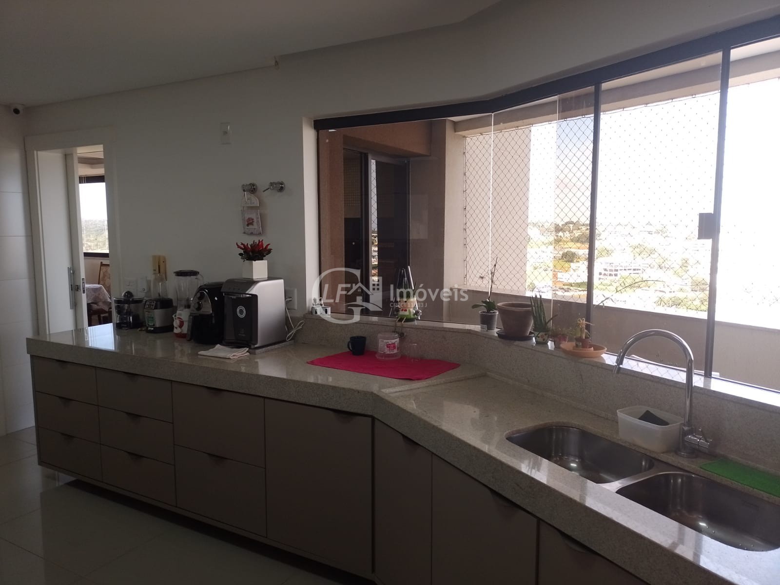 Apartamento à venda em Campo Grande-MS no bairro Royal Park: 2 quartos, 1 suíte, 2 salas, 4 banheiros, 3 vagas, 368m².