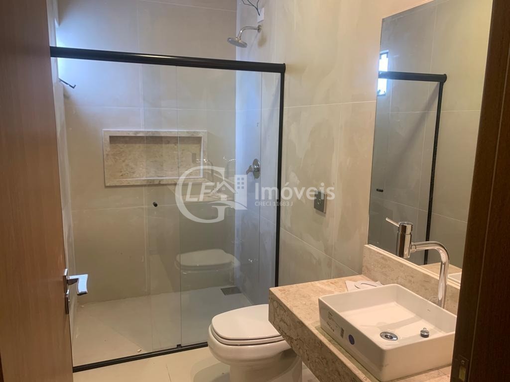 Venda de Casa Impecável em Campo Grande-MS, Bairro Parque Residencial Rita Vieira: 3 Quartos, 1 Suíte, 2 Salas, 2 Banheiros, 2 Vagas de Garagem, 180m².