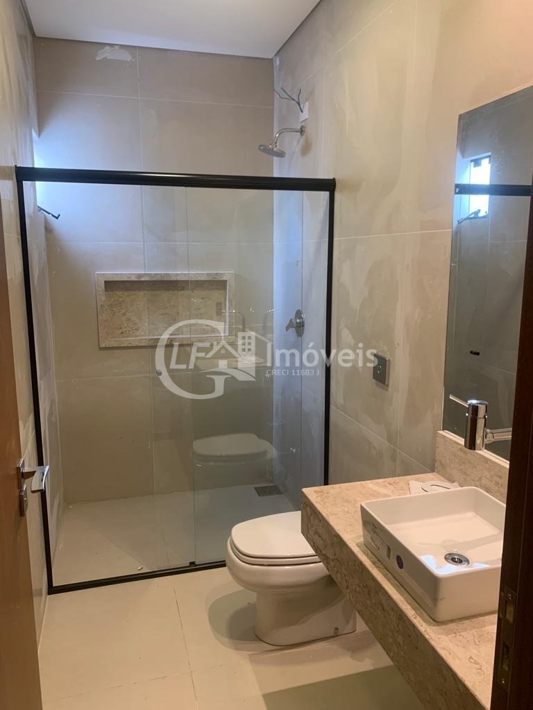 Venda de Casa Impecável em Campo Grande-MS, Bairro Parque Residencial Rita Vieira: 3 Quartos, 1 Suíte, 2 Salas, 2 Banheiros, 2 Vagas de Garagem, 180m².