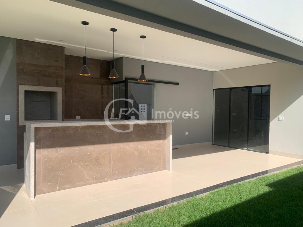 Venda de Casa Impecável em Campo Grande-MS, Bairro Parque Residencial Rita Vieira: 3 Quartos, 1 Suíte, 2 Salas, 2 Banheiros, 2 Vagas de Garagem, 180m².