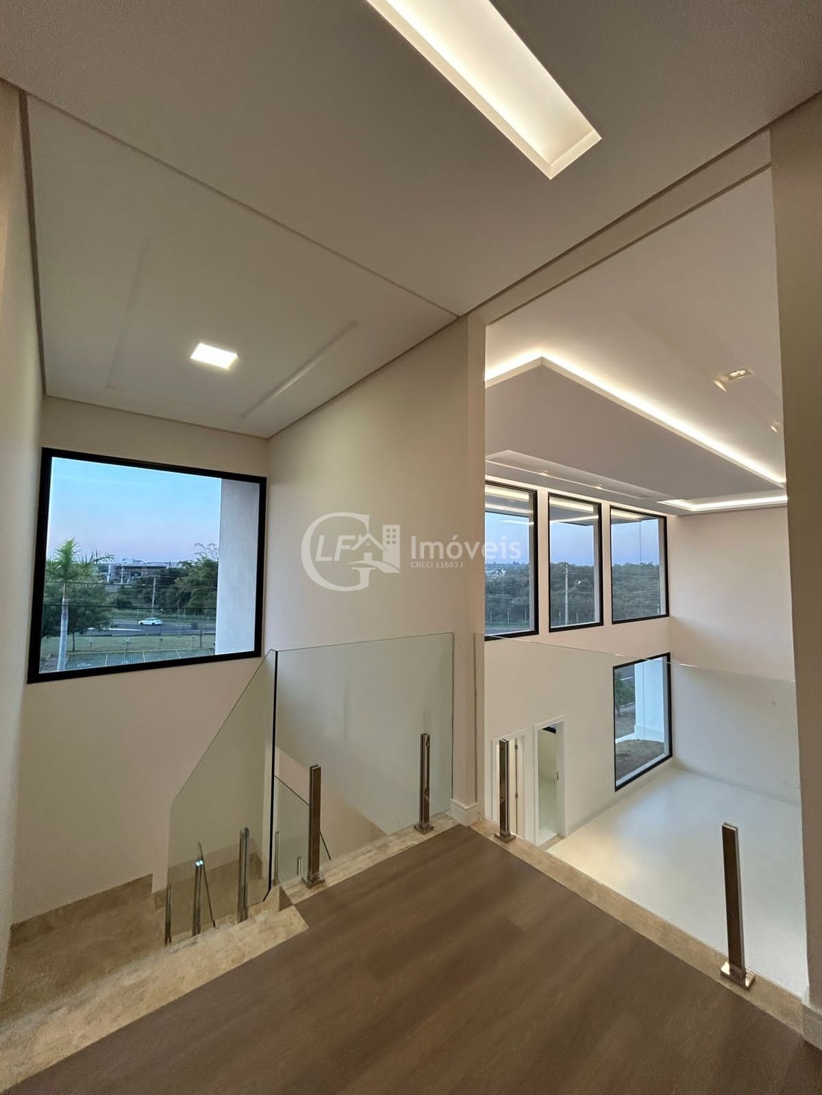 Imperdível: Casa de luxo em condomínio à venda em Campo Grande-MS, Residencial Damha III - 4 quartos, 4 suítes, 3 salas, 1 banheiro, 4 vagas de garagem, 350m² de área.