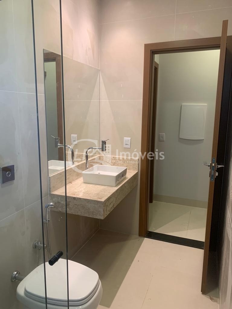 Venda de Casa Impecável em Campo Grande-MS, Bairro Parque Residencial Rita Vieira: 3 Quartos, 1 Suíte, 2 Salas, 2 Banheiros, 2 Vagas de Garagem, 180m².