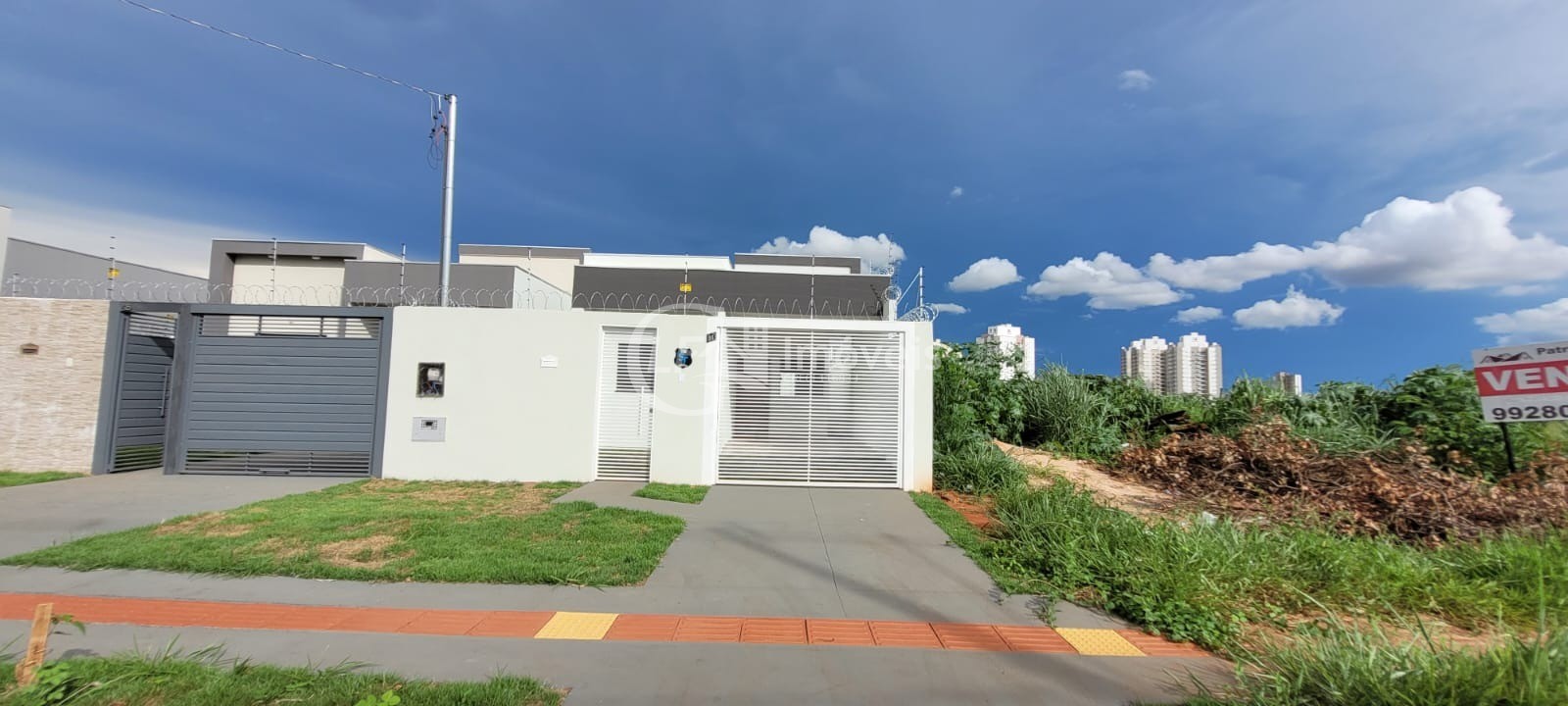 Imperdível oportunidade: Casa à venda em Campo Grande-MS, bairro São Francisco, 3 quartos, 1 suíte, 1 vaga de garagem!