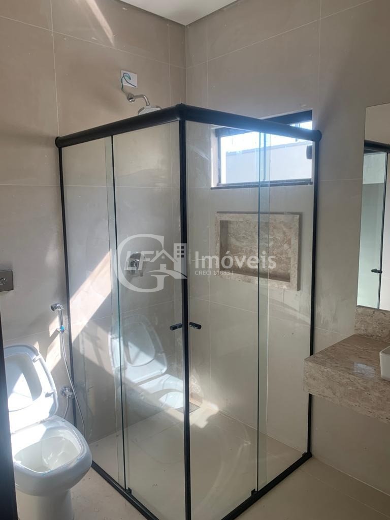 Venda de Casa Impecável em Campo Grande-MS, Bairro Parque Residencial Rita Vieira: 3 Quartos, 1 Suíte, 2 Salas, 2 Banheiros, 2 Vagas de Garagem, 180m².