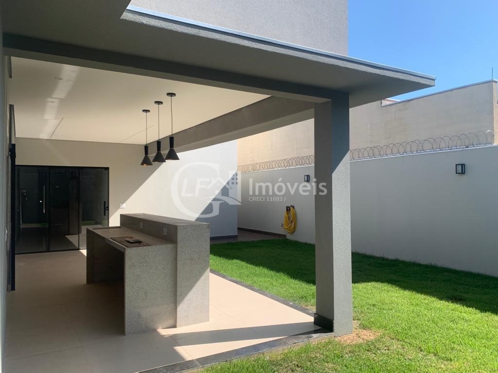Venda de Casa Impecável em Campo Grande-MS, Bairro Parque Residencial Rita Vieira: 3 Quartos, 1 Suíte, 2 Salas, 2 Banheiros, 2 Vagas de Garagem, 180m².