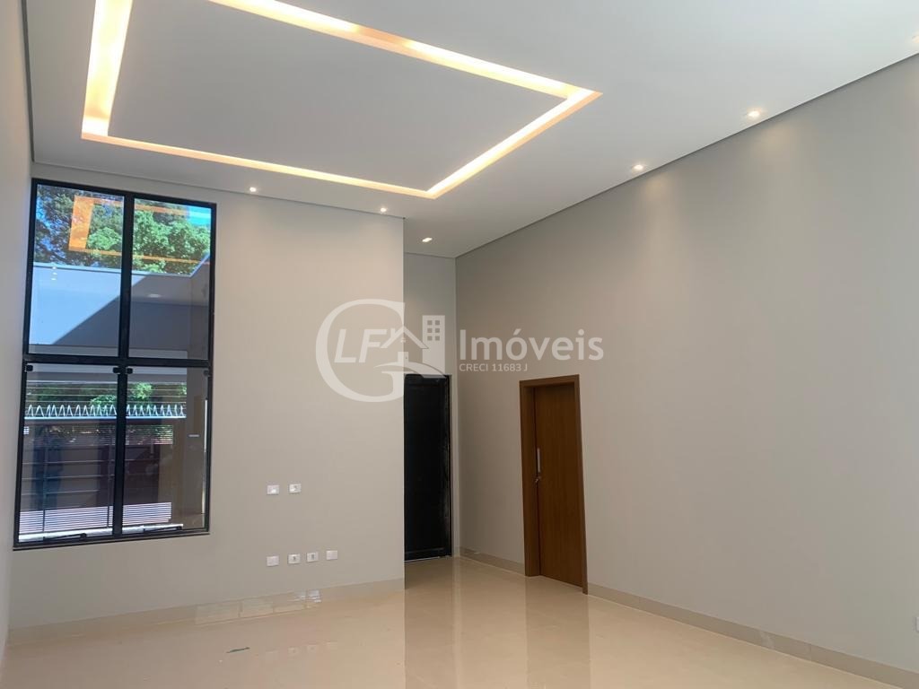 Venda de Casa Impecável em Campo Grande-MS, Bairro Parque Residencial Rita Vieira: 3 Quartos, 1 Suíte, 2 Salas, 2 Banheiros, 2 Vagas de Garagem, 180m².