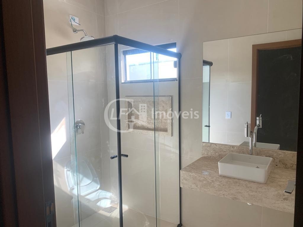 Venda de Casa Impecável em Campo Grande-MS, Bairro Parque Residencial Rita Vieira: 3 Quartos, 1 Suíte, 2 Salas, 2 Banheiros, 2 Vagas de Garagem, 180m².