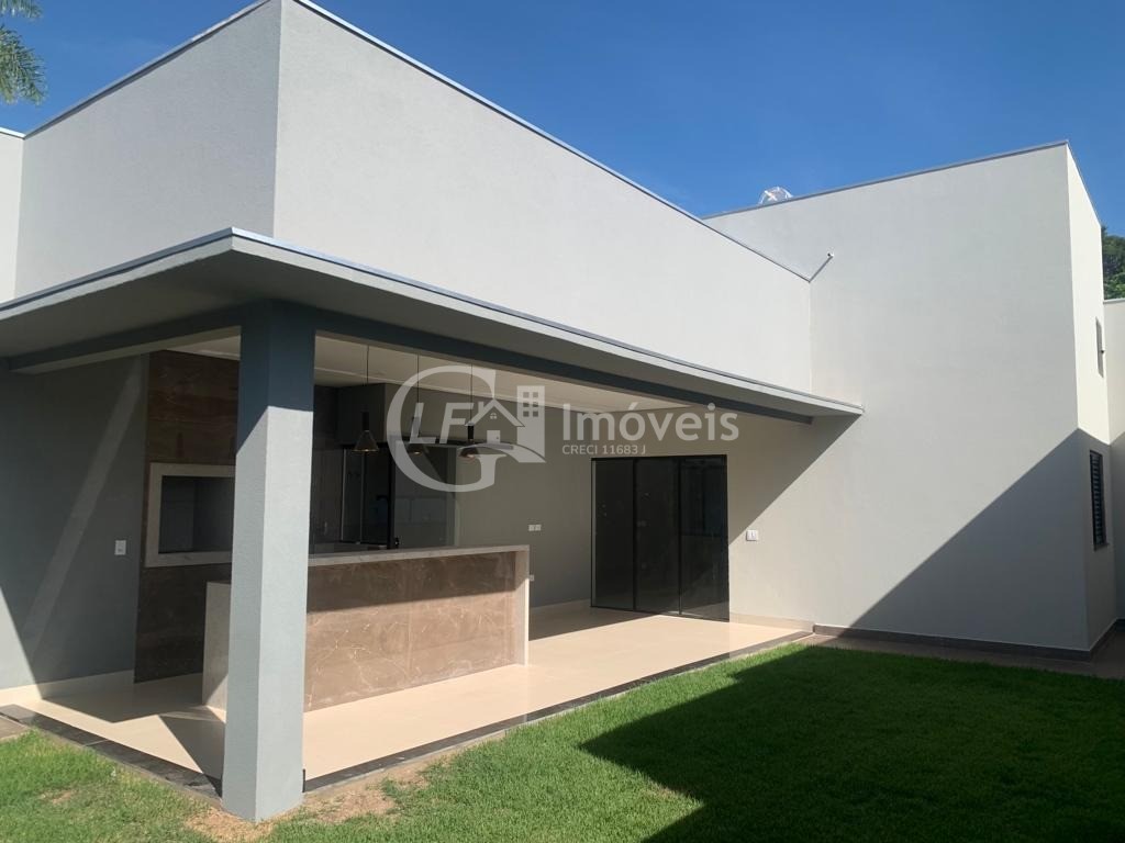 Venda de Casa Impecável em Campo Grande-MS, Bairro Parque Residencial Rita Vieira: 3 Quartos, 1 Suíte, 2 Salas, 2 Banheiros, 2 Vagas de Garagem, 180m².