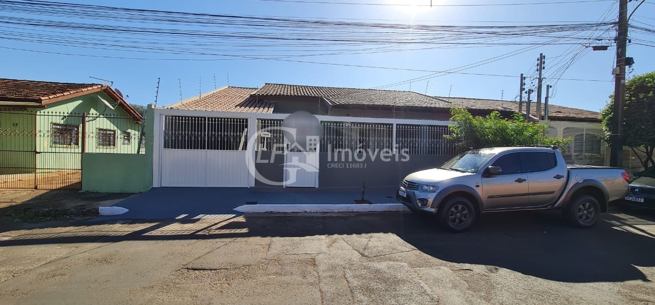 Casa de 4 quartos e 1 suíte à venda em Campo Grande-MS, Bairro Coophasul, com 250m² de área e 4 vagas de garagem
