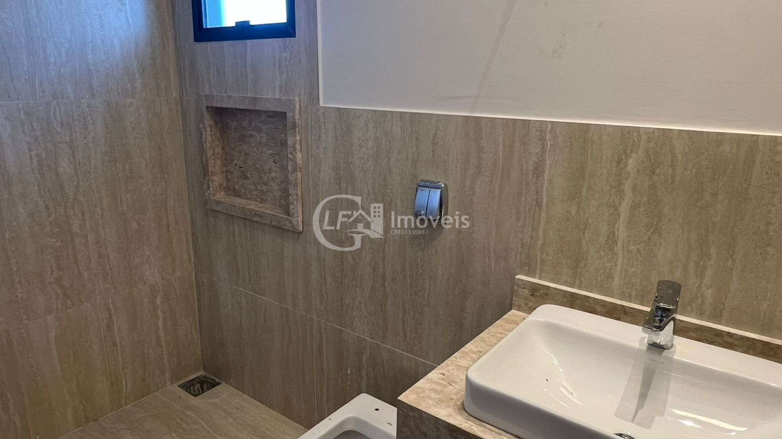 Casa em Condomínio à Venda em Campo Grande-MS - Residencial Damha III: 3 Quartos, 3 Suítes, 3 Salas, 5 Banheiros, 6 Vagas, 280m².