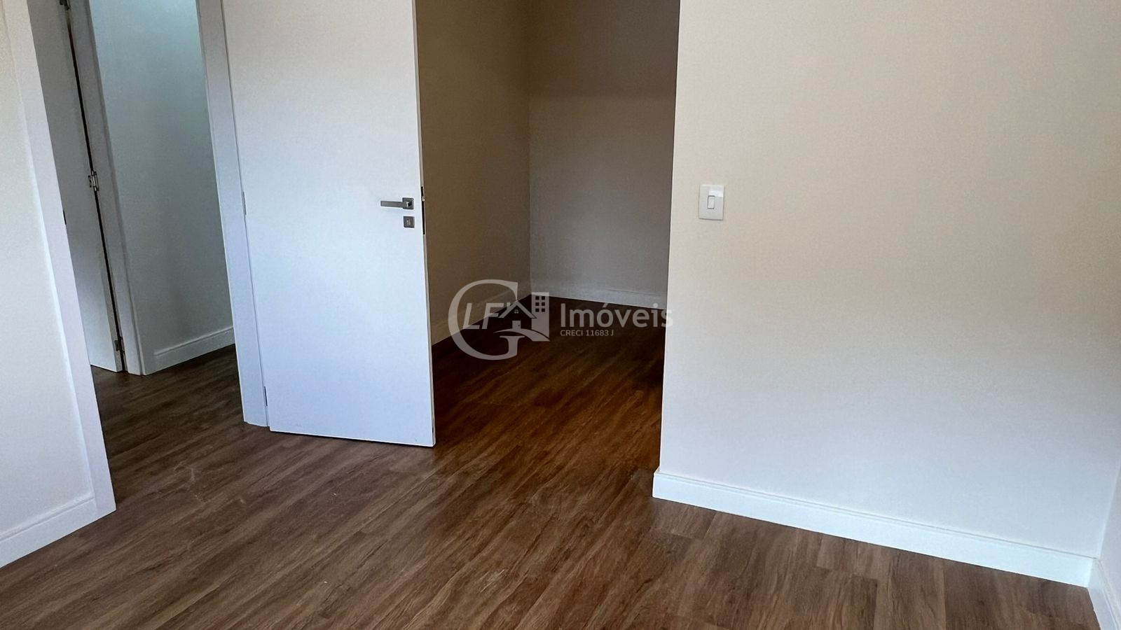 Casa em Condomínio à Venda em Campo Grande-MS - Residencial Damha III: 3 Quartos, 3 Suítes, 3 Salas, 5 Banheiros, 6 Vagas, 280m².