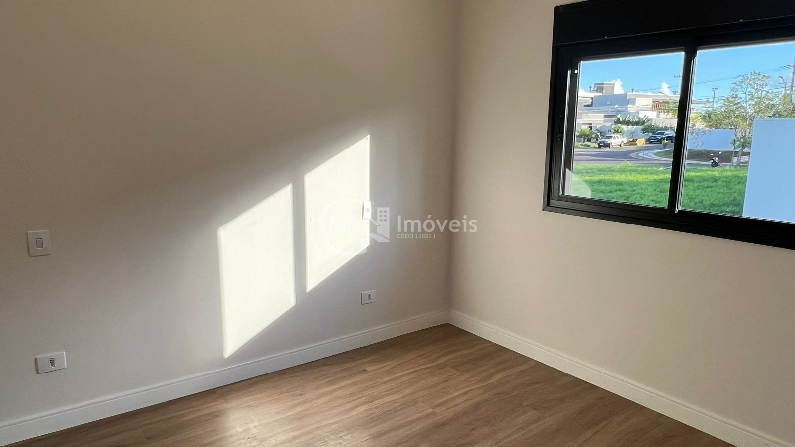Casa em Condomínio à Venda em Campo Grande-MS - Residencial Damha III: 3 Quartos, 3 Suítes, 3 Salas, 5 Banheiros, 6 Vagas, 280m².