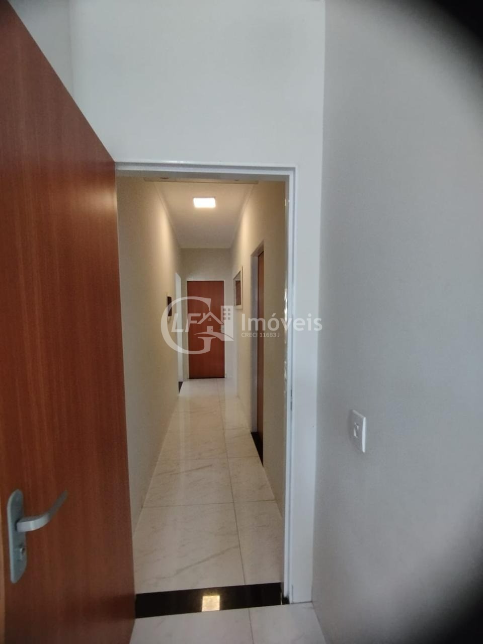 Casa à venda em Campo Grande-MS, bairro Panorama: 2 quartos, 1 suíte, 3 salas, 2 banheiros, 4 vagas de garagem, 266m².