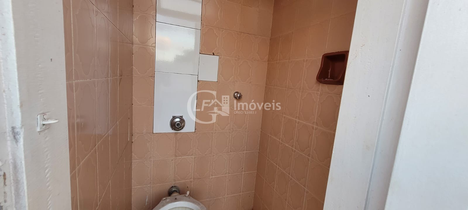 Casa Comercial para Locação no Bairro Amambaí em Campo Grande-MS: 6 Salas, 7 Banheiros, 20 Vagas de Garagem e 250m² de Área.