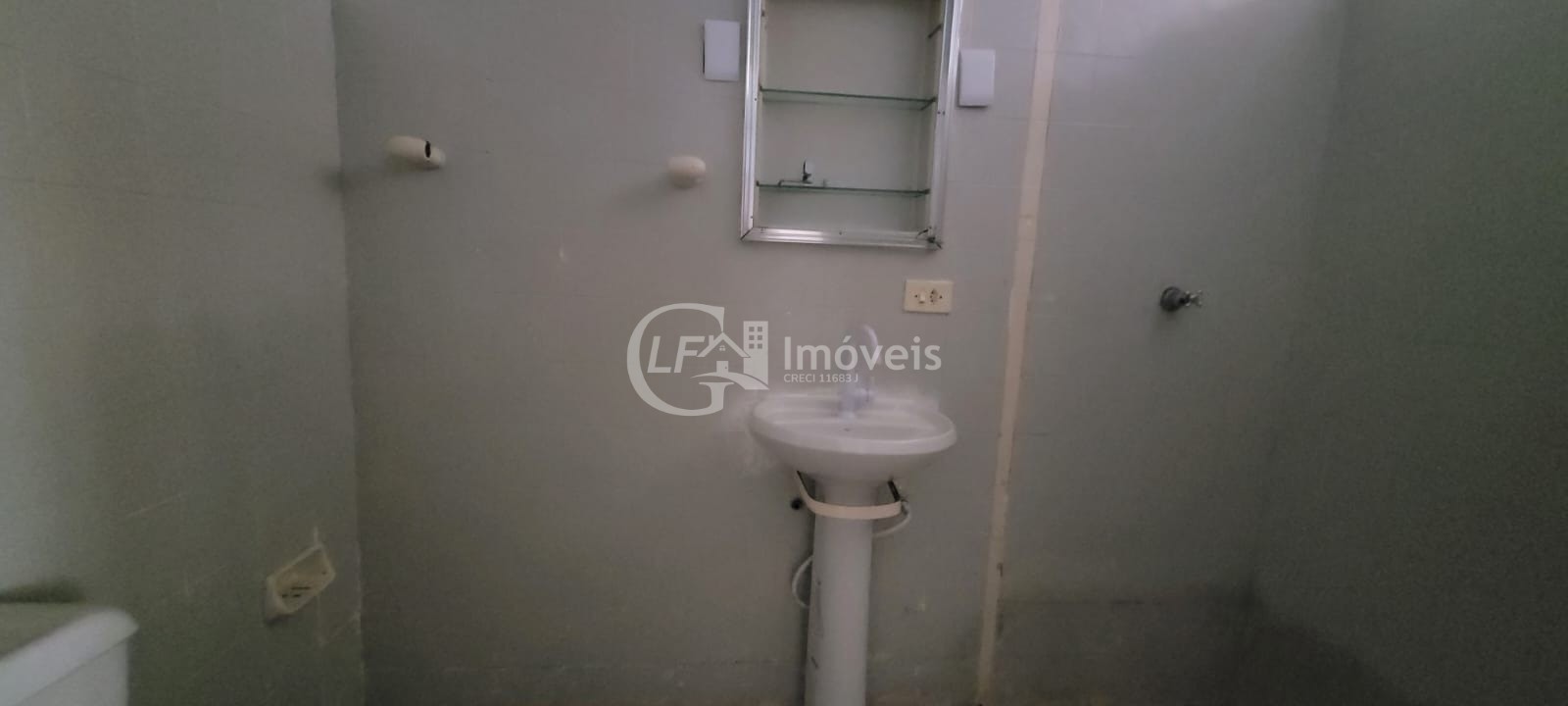 Casa Comercial para Locação no Bairro Amambaí em Campo Grande-MS: 6 Salas, 7 Banheiros, 20 Vagas de Garagem e 250m² de Área.