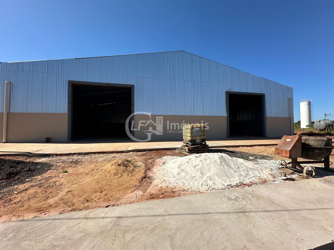 Aluguel de Barracão Comercial em Ribas do Rio Pardo-MS, Bairro Vale do Sol, 600m², 1 Banheiro!