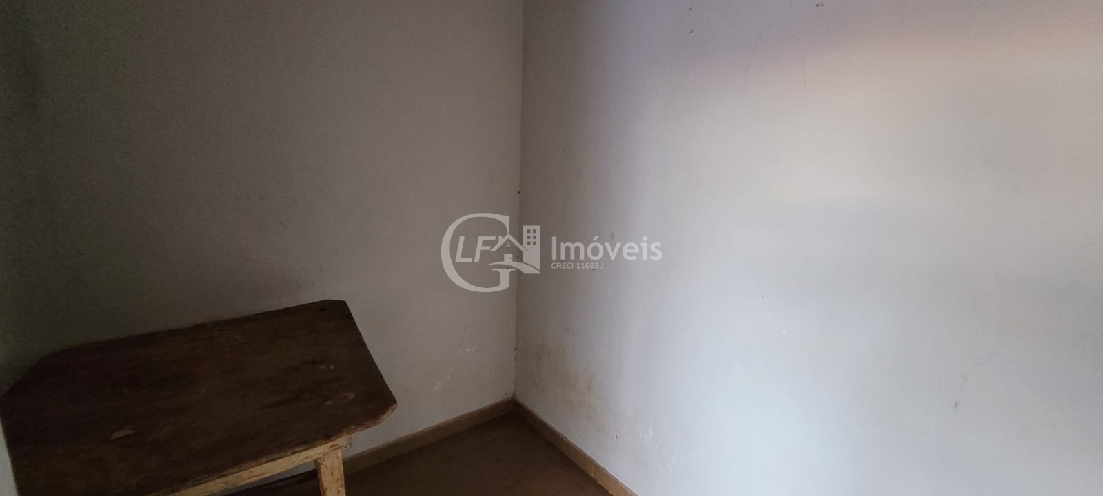 Casa Comercial para Locação no Bairro Amambaí em Campo Grande-MS: 6 Salas, 7 Banheiros, 20 Vagas de Garagem e 250m² de Área.