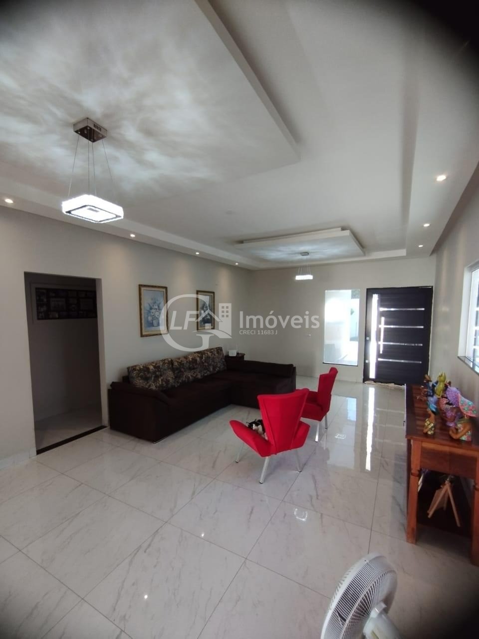 Casa à venda em Campo Grande-MS, bairro Panorama: 2 quartos, 1 suíte, 3 salas, 2 banheiros, 4 vagas de garagem, 266m².